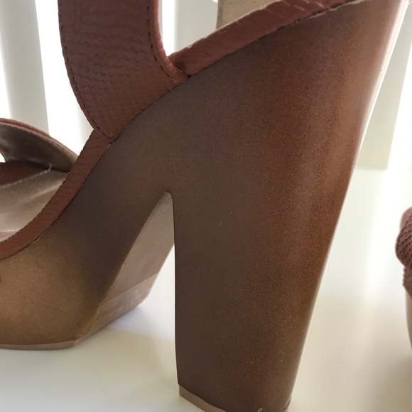 NWOT Charlotte Russe Platform Sandals Size 8 - Picture 5 of 6